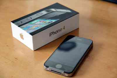 BRAND NEW Apple iPhone 4G 32GB FACTORY UNLOCKED

De iPhone is nu 4 boxier, met de achterzijde nu p