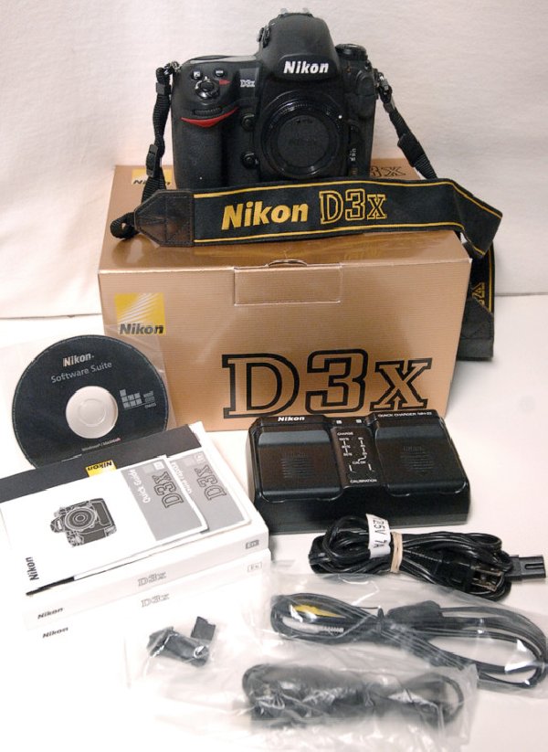 Nikon D3X DSLR features 24.5 effective megapixels,Exceptional noise control from ISO 100 to ISO 1600