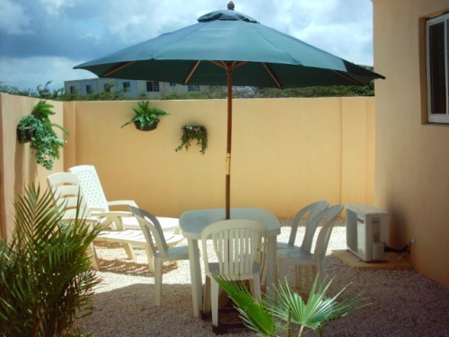Aruba Dutch Caribbean.
Twee mooie/luxe vakantieappartementen en een 3-kmr. woning te huur op Aruba,