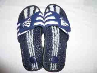 Rucanor/adidas sauna of zwem slippers.
Rucanor = maat 42 met glad voetbed; adidas = maat 42 en 47 m
