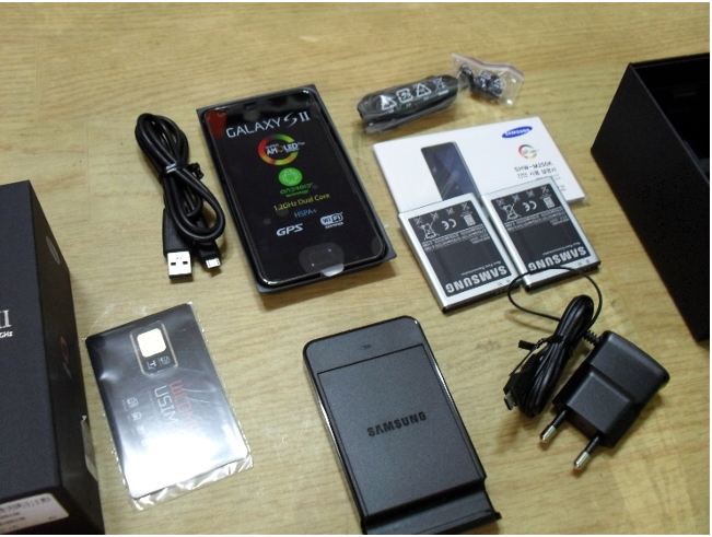 iPhone 4S / Blackberry zaklamp 9800/Samsung Galaxy S2

Onze telefoons gloednieuw, verzegeld in de 