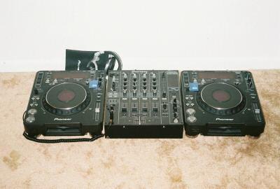 2x PIONEER CDJ-1000MK3 &amp; 1x DJM-800 MIXER DJ PACKAGE 800euro..

TECHNICAL SPECIFICATIONS:

