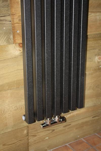 Schitterende verticale design radiatoren met vierkant buis profiel waardoor de radiator een absoluut